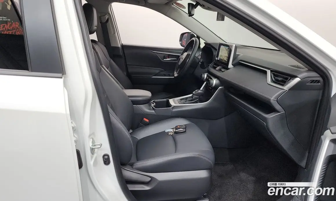 Toyota RAV4 2024 2.5 автомат (гидро), фото 16 Toyota RAV4 2024 2.5 автомат (гидро), фото 16