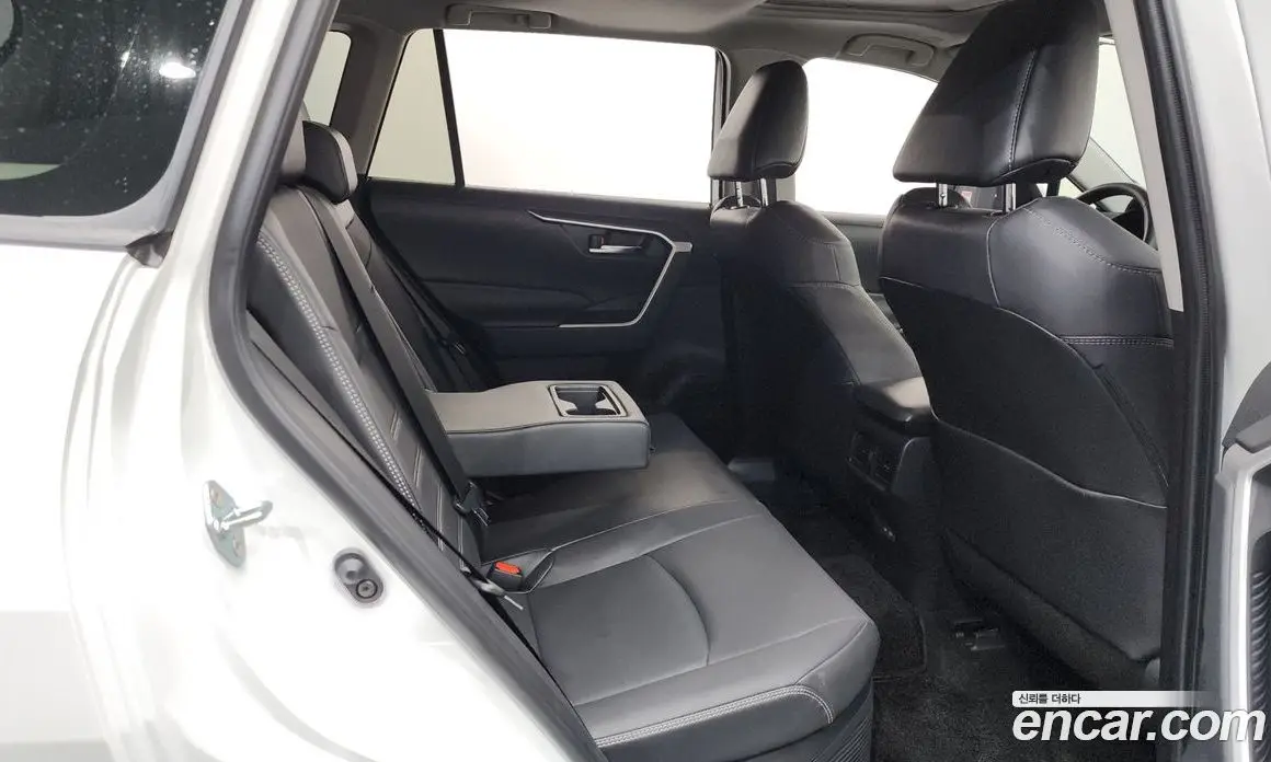 Toyota RAV4 2024 2.5 автомат (гидро), фото 17 Toyota RAV4 2024 2.5 автомат (гидро), фото 17