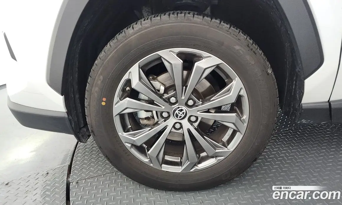 Toyota RAV4 2024 2.5 автомат (гидро), фото 5 Toyota RAV4 2024 2.5 автомат (гидро), фото 5