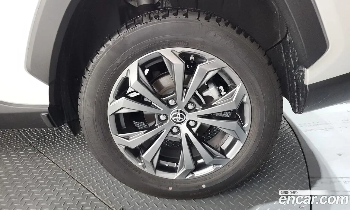 Toyota RAV4 2024 2.5 автомат (гидро), фото 7 Toyota RAV4 2024 2.5 автомат (гидро), фото 7