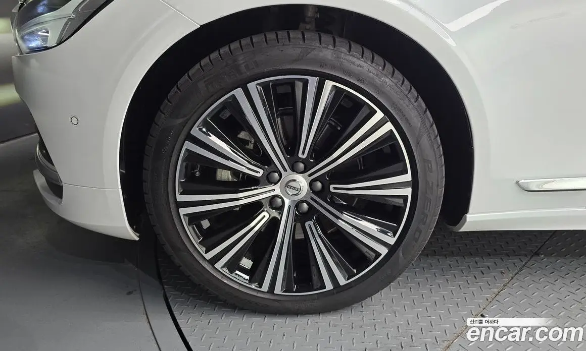Volvo S90 2024 2.0 автомат (гидро), фото 5 Volvo S90 2024 2.0 автомат (гидро), фото 5