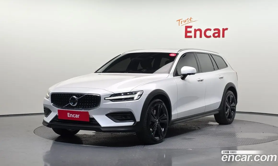 Volvo V60 2020 2.0 автомат (гидро), фото 1 Volvo V60 2020 2.0 автомат (гидро), фото 1