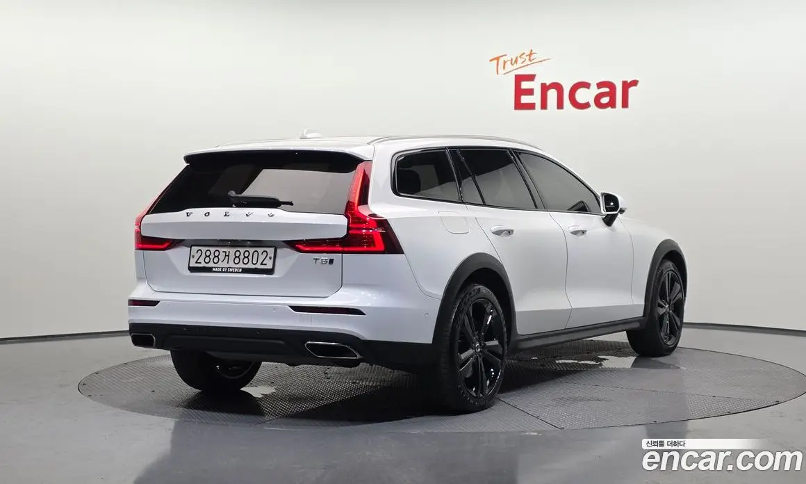 Volvo V60 2020 2.0 автомат (гидро), фото 2 Volvo V60 2020 2.0 автомат (гидро), фото 2