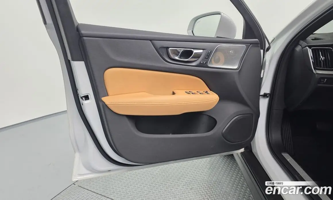 Volvo V60 2020 2.0 автомат (гидро), фото 14 Volvo V60 2020 2.0 автомат (гидро), фото 14