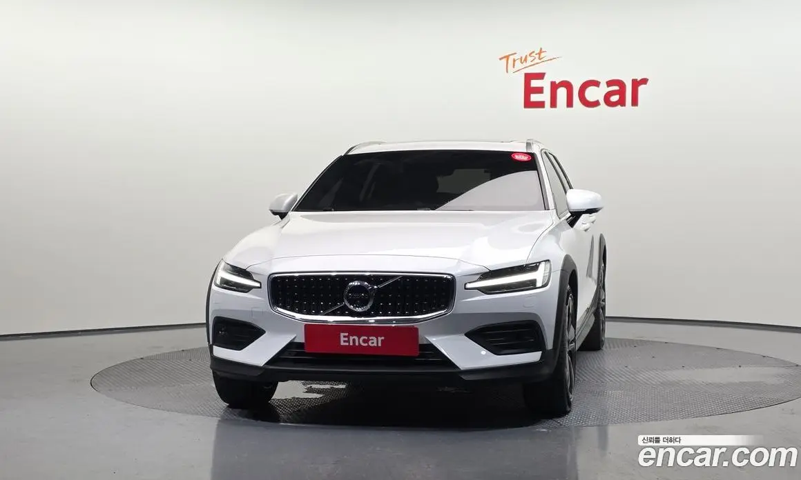 Volvo V60 2020 2.0 автомат (гидро), фото 3 Volvo V60 2020 2.0 автомат (гидро), фото 3
