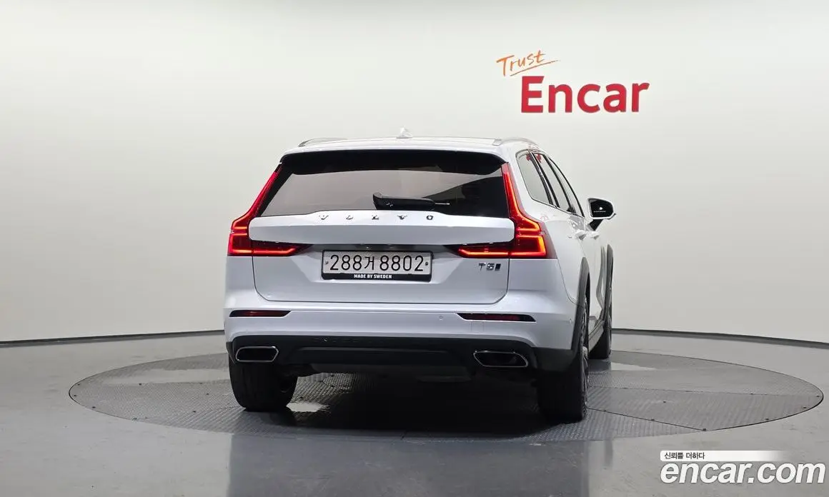 Volvo V60 2020 2.0 автомат (гидро), фото 4 Volvo V60 2020 2.0 автомат (гидро), фото 4