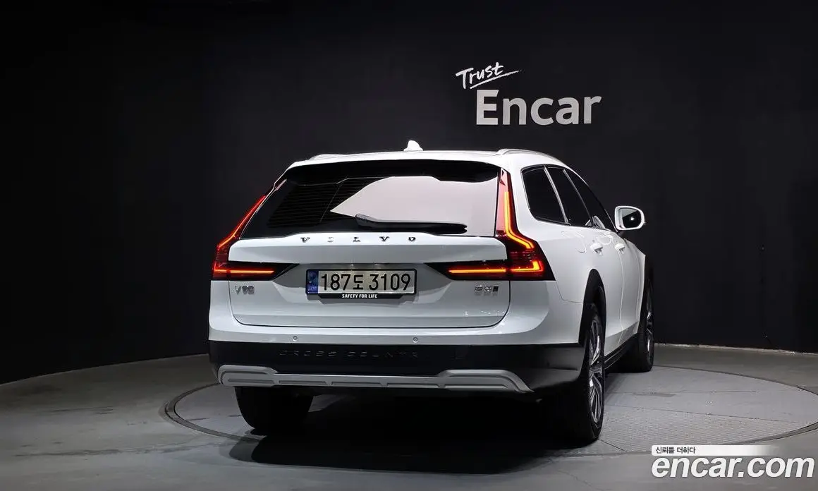 Volvo V90 2023 2.0 автомат (гидро), фото 4 Volvo V90 2023 2.0 автомат (гидро), фото 4
