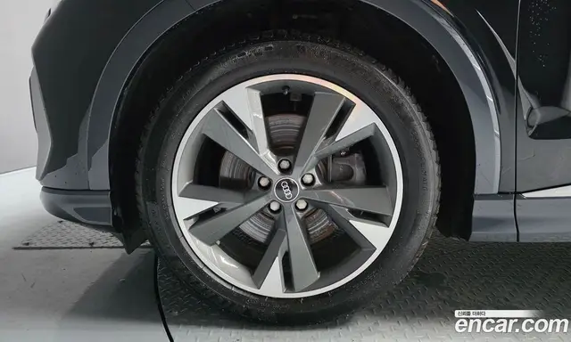 Audi Q4 e-tron 2022 0.2 автомат (гидро), миниатюра 5