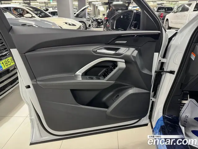 Audi Q5 2025 2.0 автомат (гидро), миниатюра 6