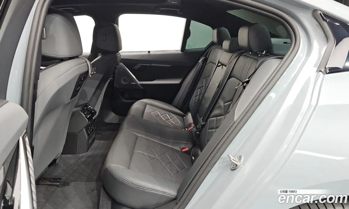 BMW 5 серия 2025 2.0 автомат (гидро), фото 16 BMW 5 серия 2025 2.0 автомат (гидро), фото 16