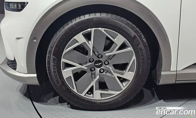 Genesis GV60 2022 0.1 автомат (гидро), миниатюра 5 Genesis GV60 2022 0.1 автомат (гидро), миниатюра 5