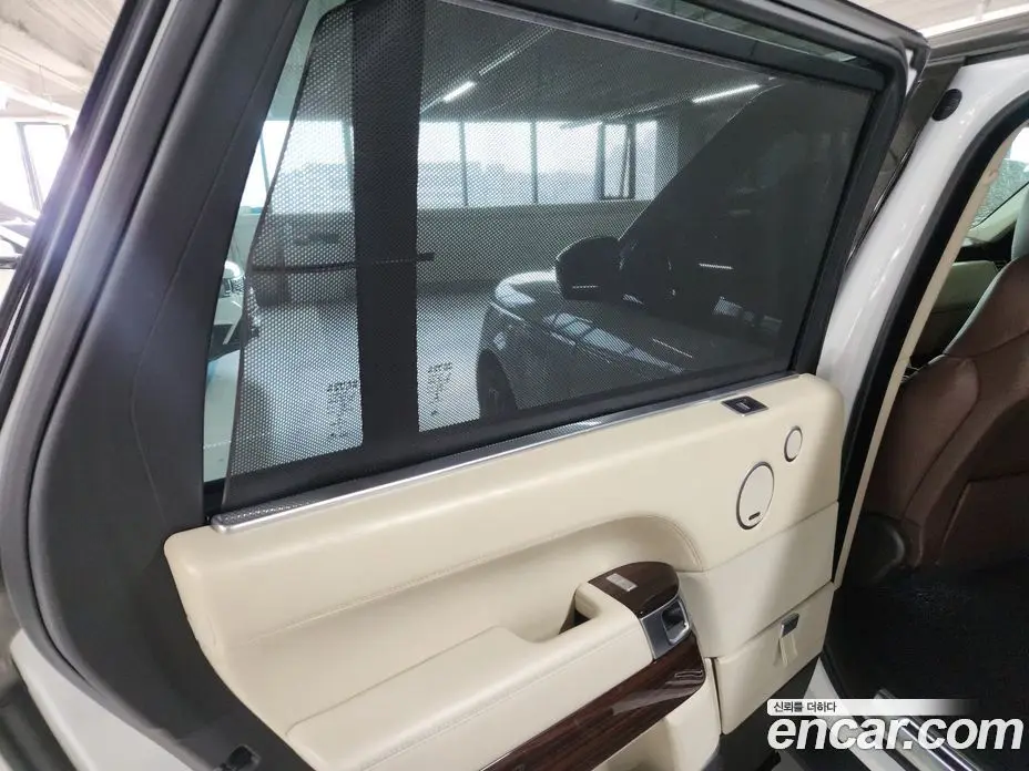 Land Rover Range Rover 2015 4.4 автомат (гидро), фото 17 Land Rover Range Rover 2015 4.4 автомат (гидро), фото 17