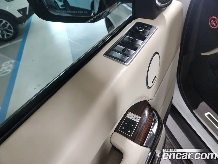 Land Rover Range Rover 2015 4.4 автомат (гидро), фото 7 Land Rover Range Rover 2015 4.4 автомат (гидро), фото 7