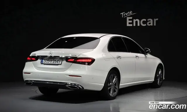 Mercedes-Benz E-Class 2022 2.0 автомат (гидро), миниатюра 2