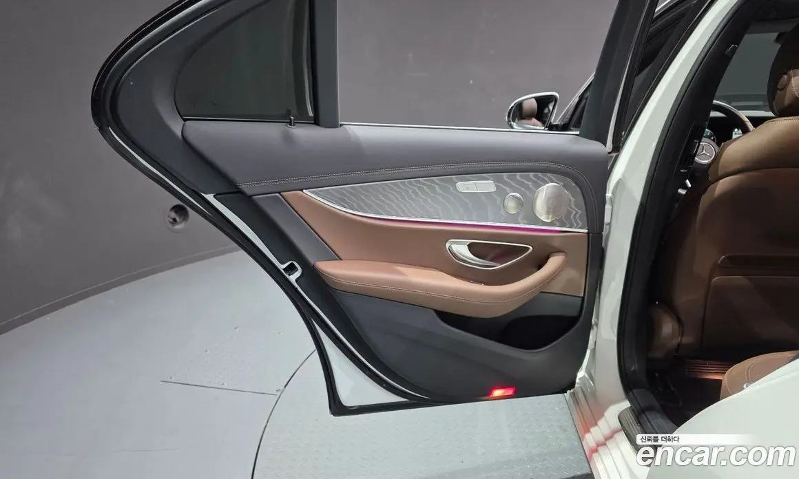 Mercedes-Benz E-Class 2022 2.0 автомат (гидро), фото 15