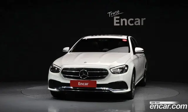Mercedes-Benz E-Class 2022 2.0 автомат (гидро), миниатюра 3