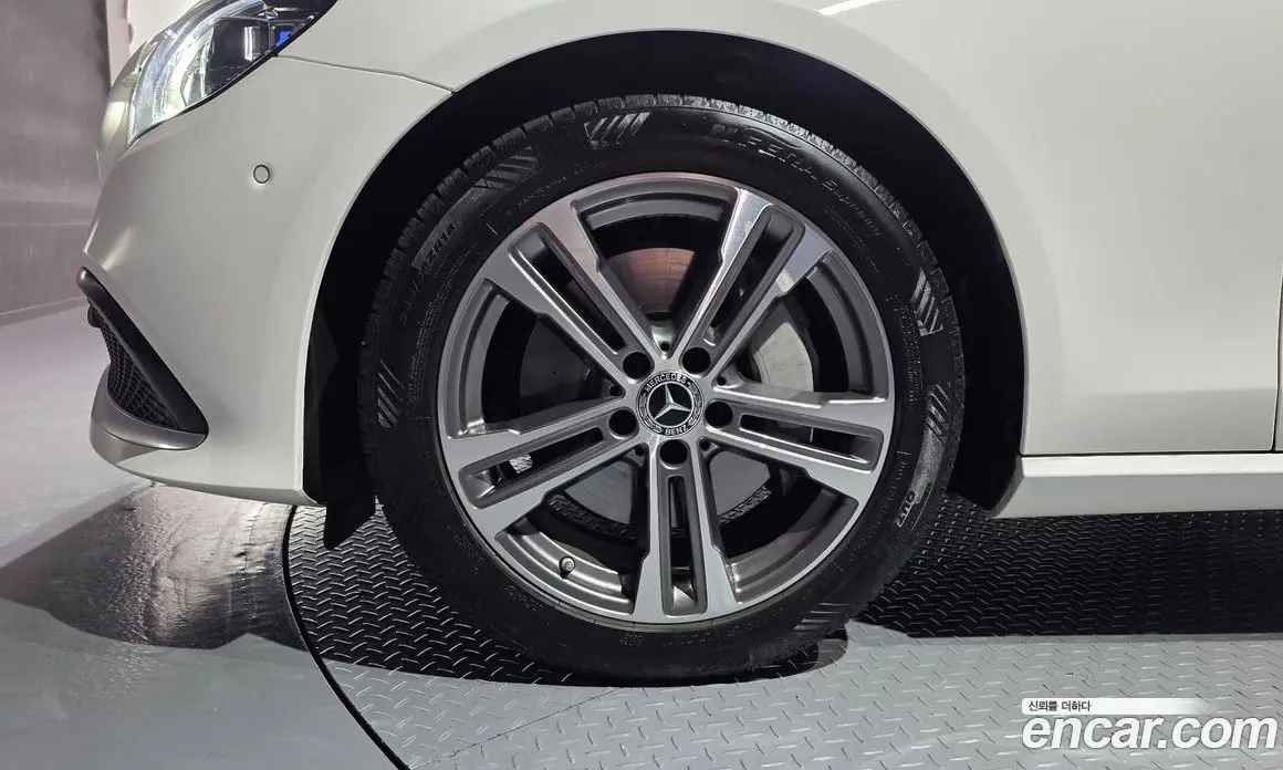 Mercedes-Benz E-Class 2022 2.0 автомат (гидро), фото 5