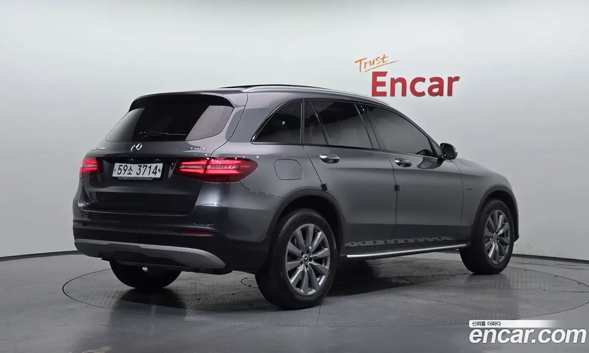 Mercedes-Benz GLC-Class 2018 2.0 автомат (гидро), фото 2 Mercedes-Benz GLC-Class 2018 2.0 автомат (гидро), фото 2