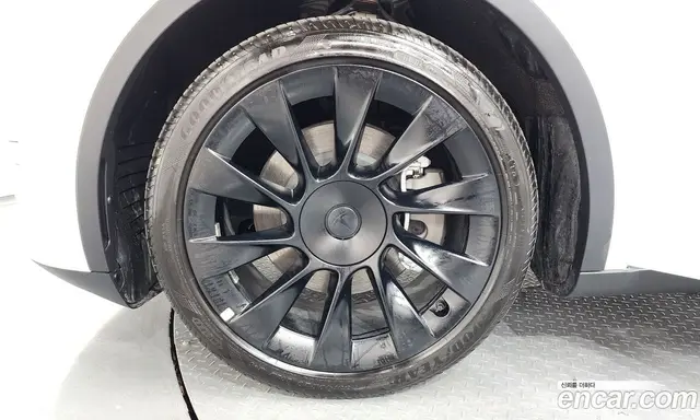 Tesla Model Y 2024 0.2 автомат (гидро), миниатюра 5
