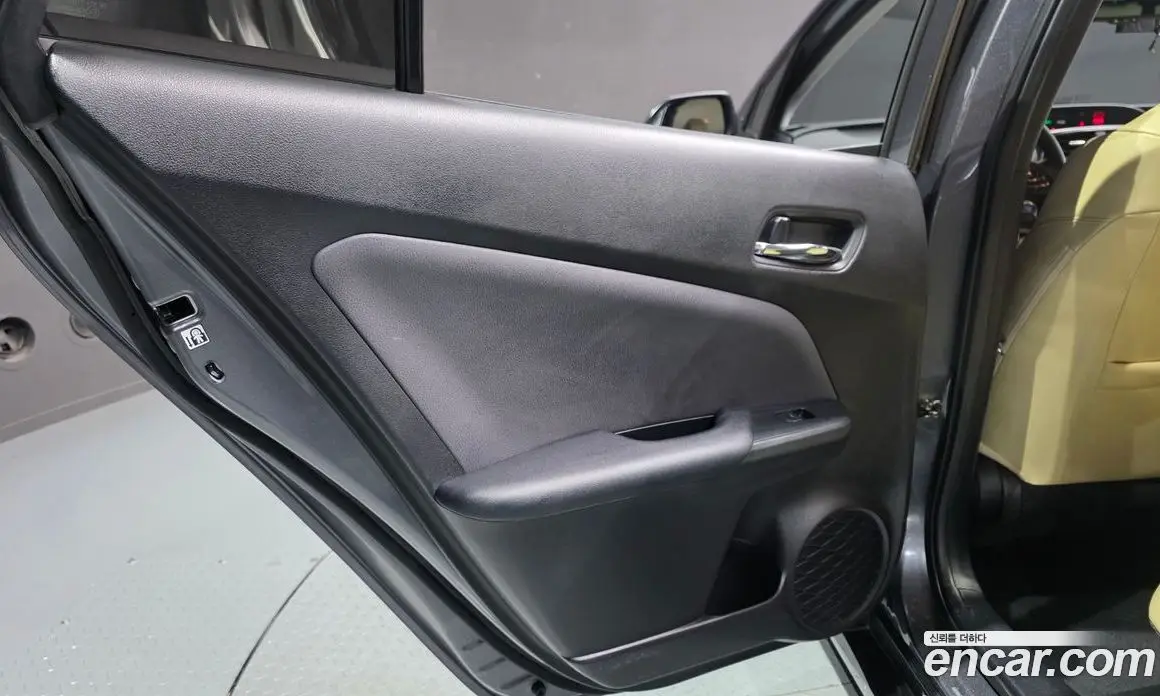 Toyota Prius 2022 1.8 автомат (гидро), фото 15 Toyota Prius 2022 1.8 автомат (гидро), фото 15