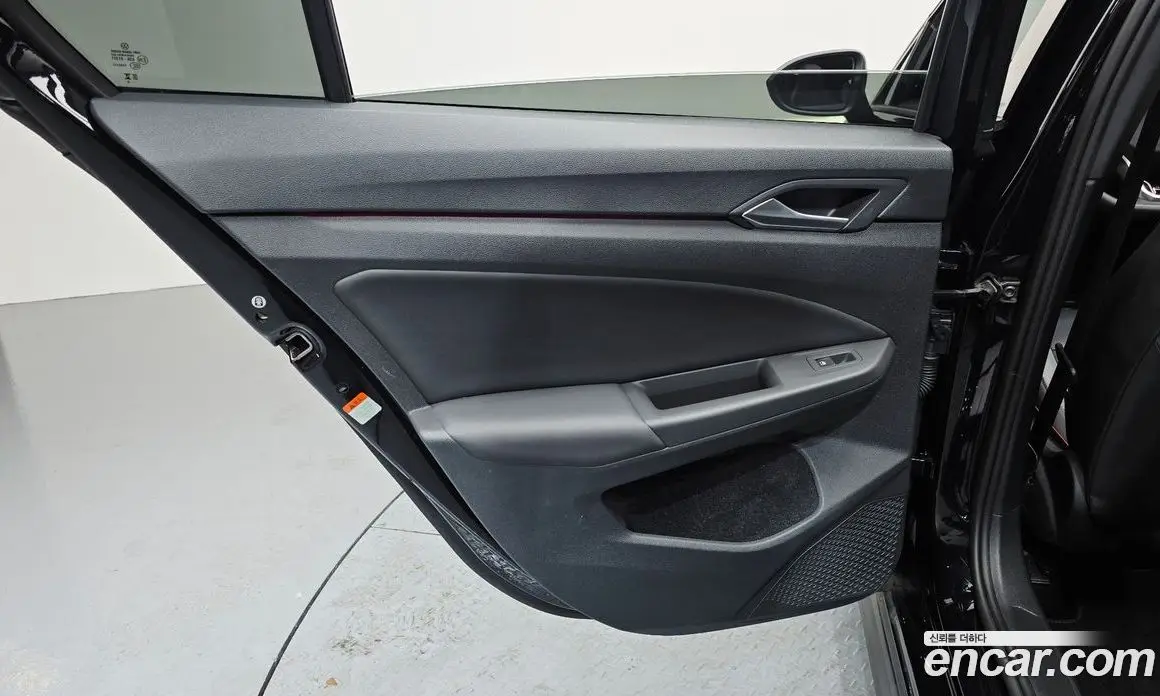 Volkswagen Golf 2023 2.0 автомат (гидро), фото 15 Volkswagen Golf 2023 2.0 автомат (гидро), фото 15