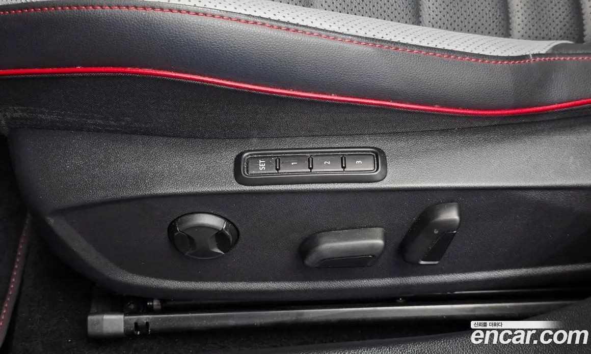 Volkswagen Golf 2023 2.0 автомат (гидро), фото 30 Volkswagen Golf 2023 2.0 автомат (гидро), фото 30