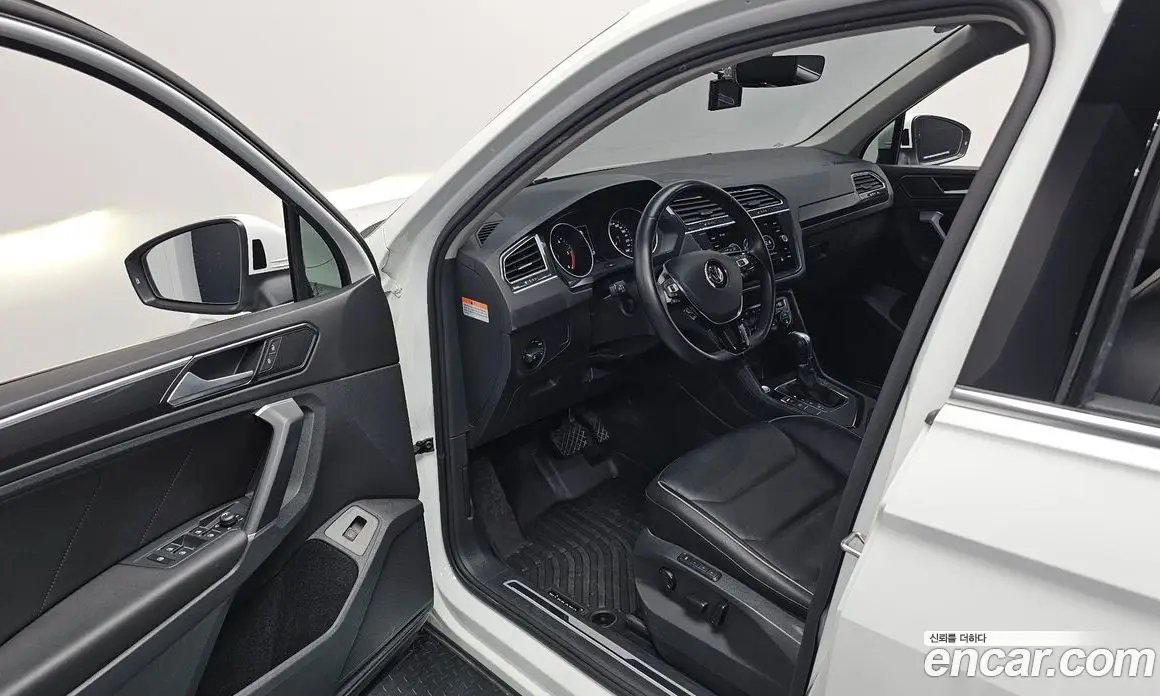 Volkswagen Tiguan 2018 2.0 автомат (гидро), фото 13 Volkswagen Tiguan 2018 2.0 автомат (гидро), фото 13