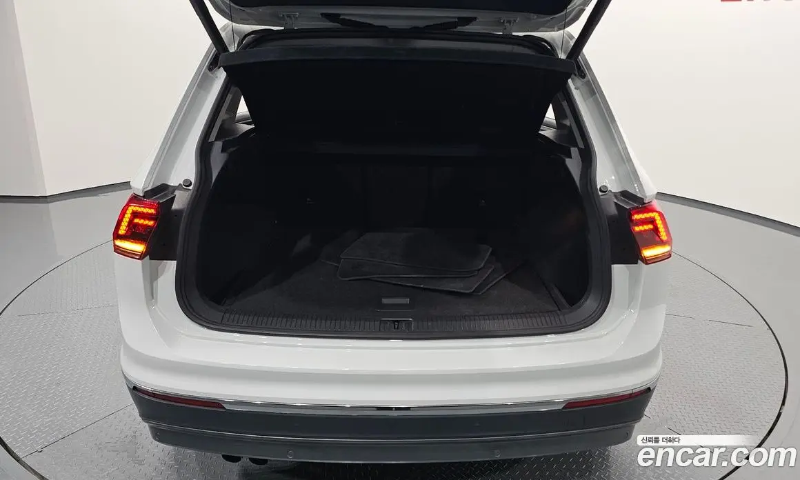 Volkswagen Tiguan 2018 2.0 автомат (гидро), фото 31 Volkswagen Tiguan 2018 2.0 автомат (гидро), фото 31
