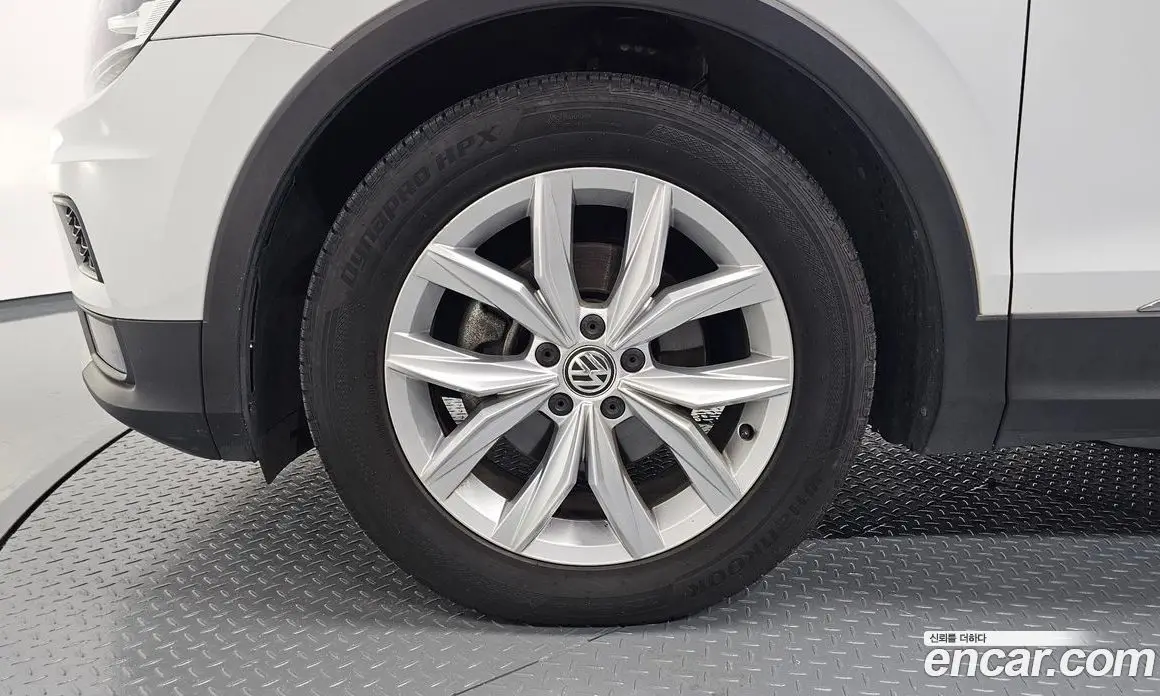 Volkswagen Tiguan 2018 2.0 автомат (гидро), фото 5 Volkswagen Tiguan 2018 2.0 автомат (гидро), фото 5