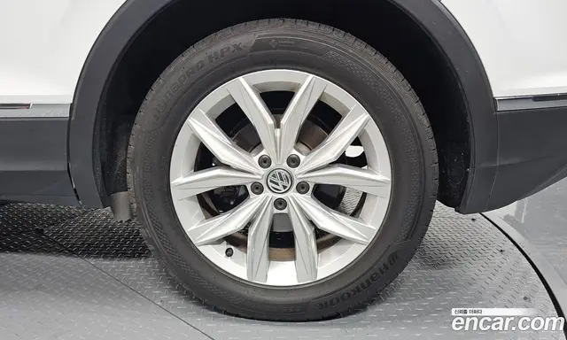 Volkswagen Tiguan 2018 2.0 автомат (гидро), миниатюра 7 Volkswagen Tiguan 2018 2.0 автомат (гидро), миниатюра 7