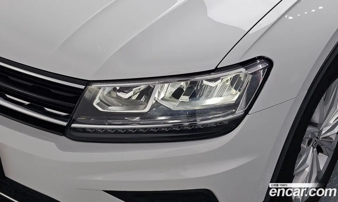 Volkswagen Tiguan 2018 2.0 автомат (гидро), фото 8 Volkswagen Tiguan 2018 2.0 автомат (гидро), фото 8