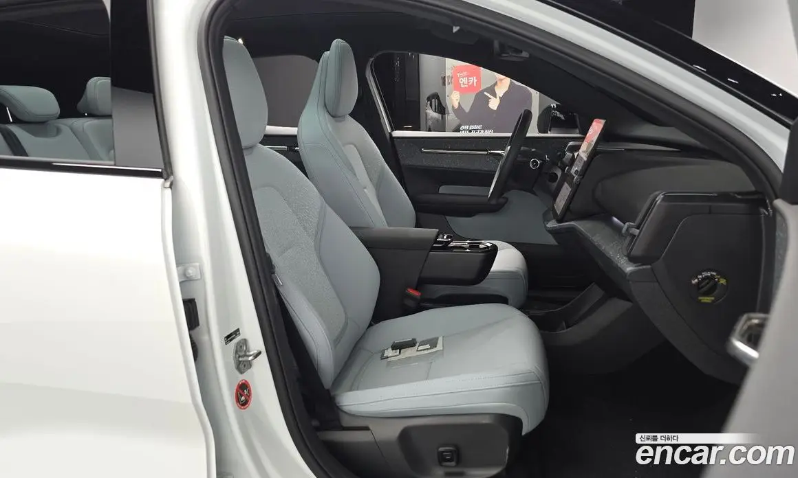 Volvo EX30 2025 0.2 автомат (гидро), фото 16 Volvo EX30 2025 0.2 автомат (гидро), фото 16