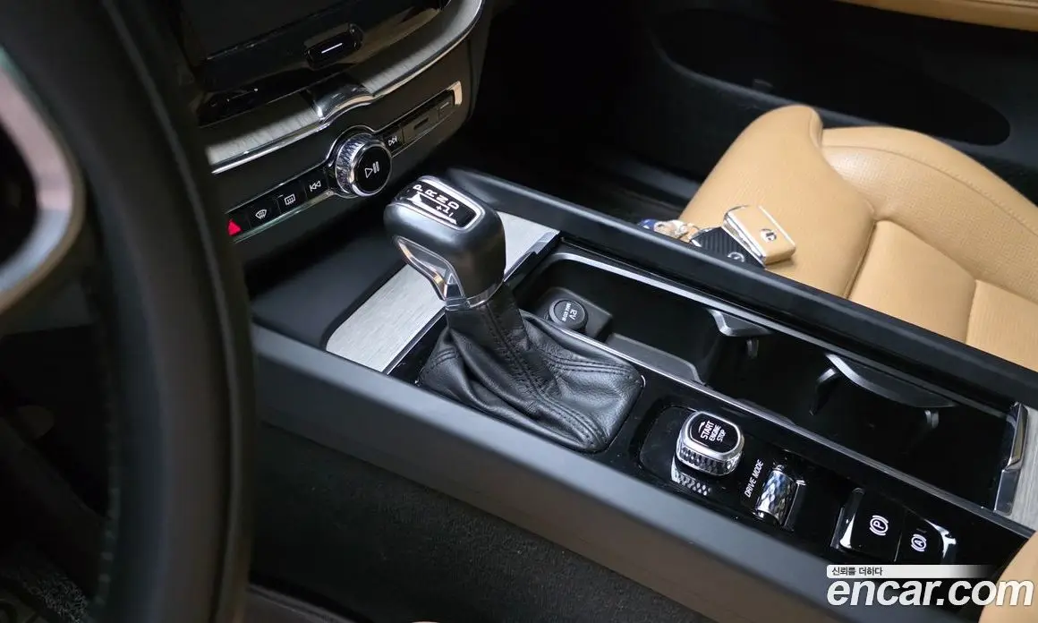 Volvo XC60 2019 2.0 автомат (гидро), фото 12 Volvo XC60 2019 2.0 автомат (гидро), фото 12