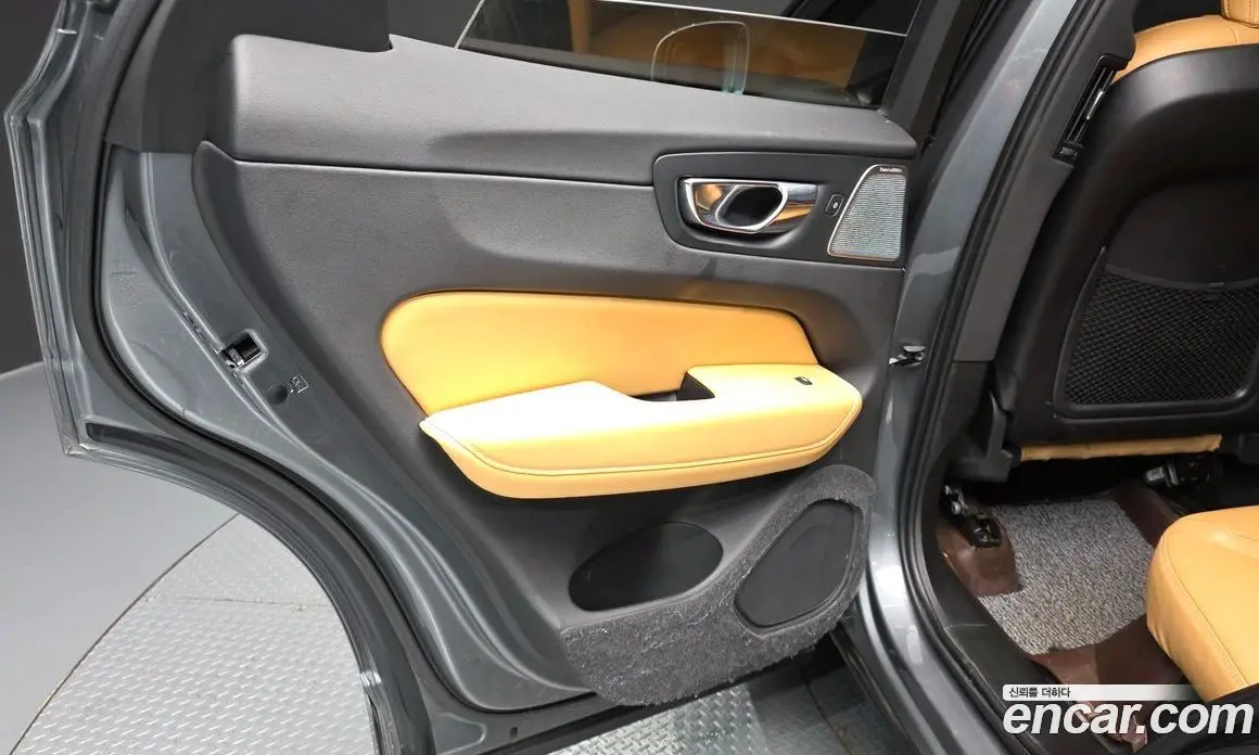 Volvo XC60 2019 2.0 автомат (гидро), фото 15 Volvo XC60 2019 2.0 автомат (гидро), фото 15