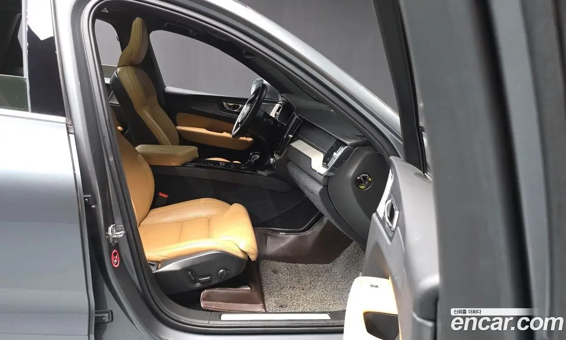 Volvo XC60 2019 2.0 автомат (гидро), фото 17 Volvo XC60 2019 2.0 автомат (гидро), фото 17