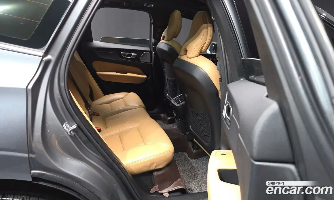 Volvo XC60 2019 2.0 автомат (гидро), фото 18 Volvo XC60 2019 2.0 автомат (гидро), фото 18