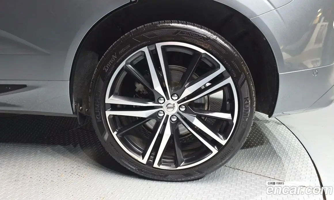 Volvo XC60 2019 2.0 автомат (гидро), фото 7 Volvo XC60 2019 2.0 автомат (гидро), фото 7