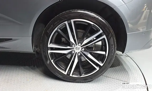 Volvo XC60 2019 2.0 автомат (гидро), миниатюра 7 Volvo XC60 2019 2.0 автомат (гидро), миниатюра 7