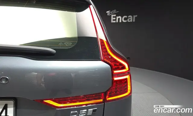 Volvo XC60 2019 2.0 автомат (гидро), миниатюра 9 Volvo XC60 2019 2.0 автомат (гидро), миниатюра 9