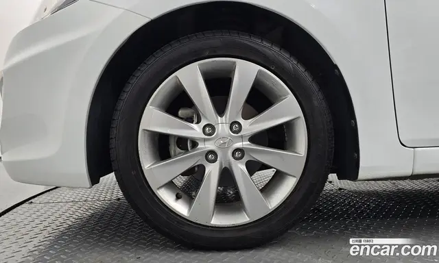 Hyundai Accent 2012 1.6 автомат (гидро), миниатюра 4 Hyundai Accent 2012 1.6 автомат (гидро), миниатюра 4