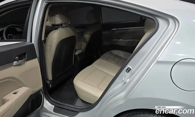 Hyundai Avante 2018 1.6 автомат (гидро), миниатюра 11