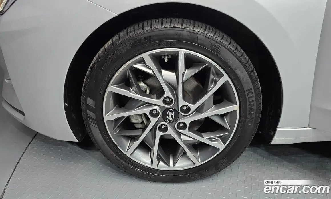 Hyundai Avante 2018 1.6 автомат (гидро), фото 5