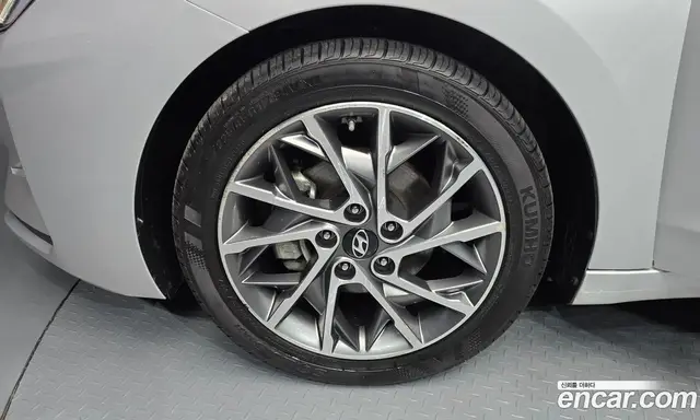 Hyundai Avante 2018 1.6 автомат (гидро), миниатюра 5