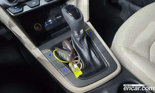 Hyundai Avante 2018 1.6 автомат (гидро), миниатюра 9