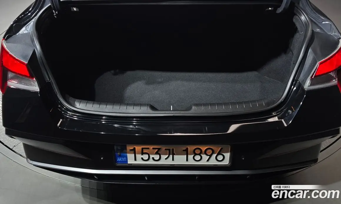 Hyundai Avante 2023 1.6 автомат (гидро), фото 20