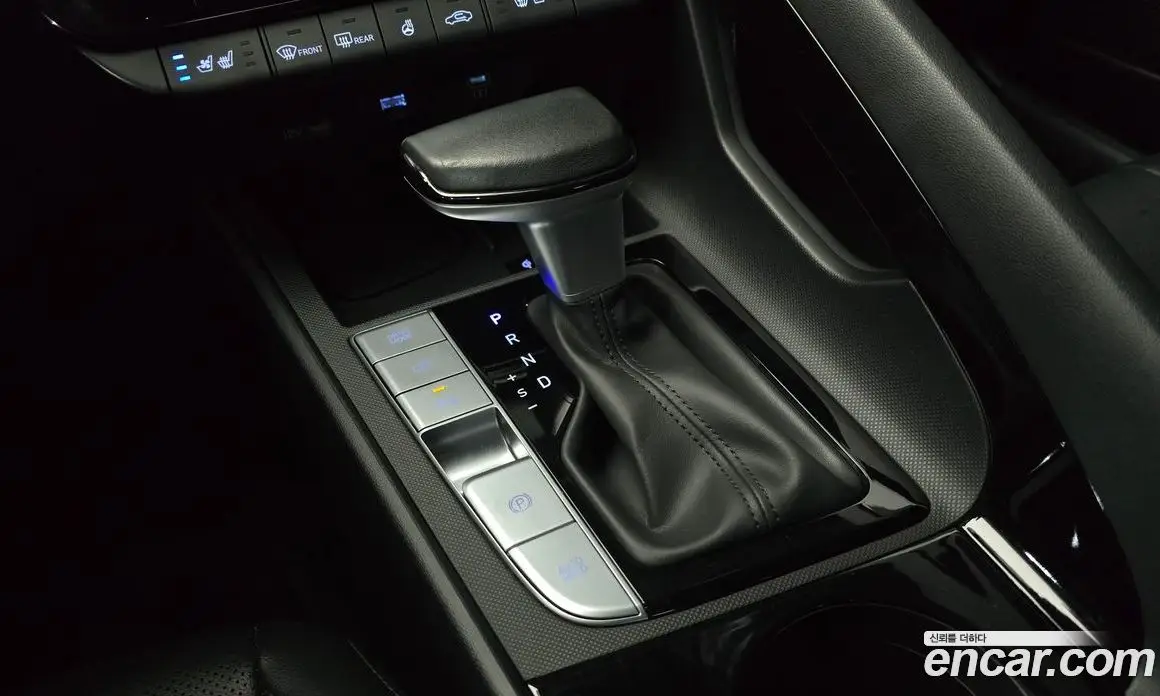 Hyundai Avante 2023 1.6 автомат (гидро), фото 9