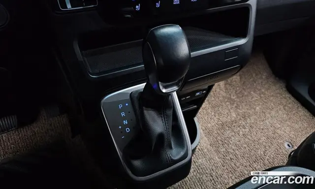 Hyundai Staria 2022 3.5 автомат (гидро), миниатюра 11