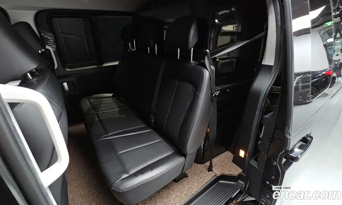 Hyundai Staria 2022 3.5 автомат (гидро), фото 17