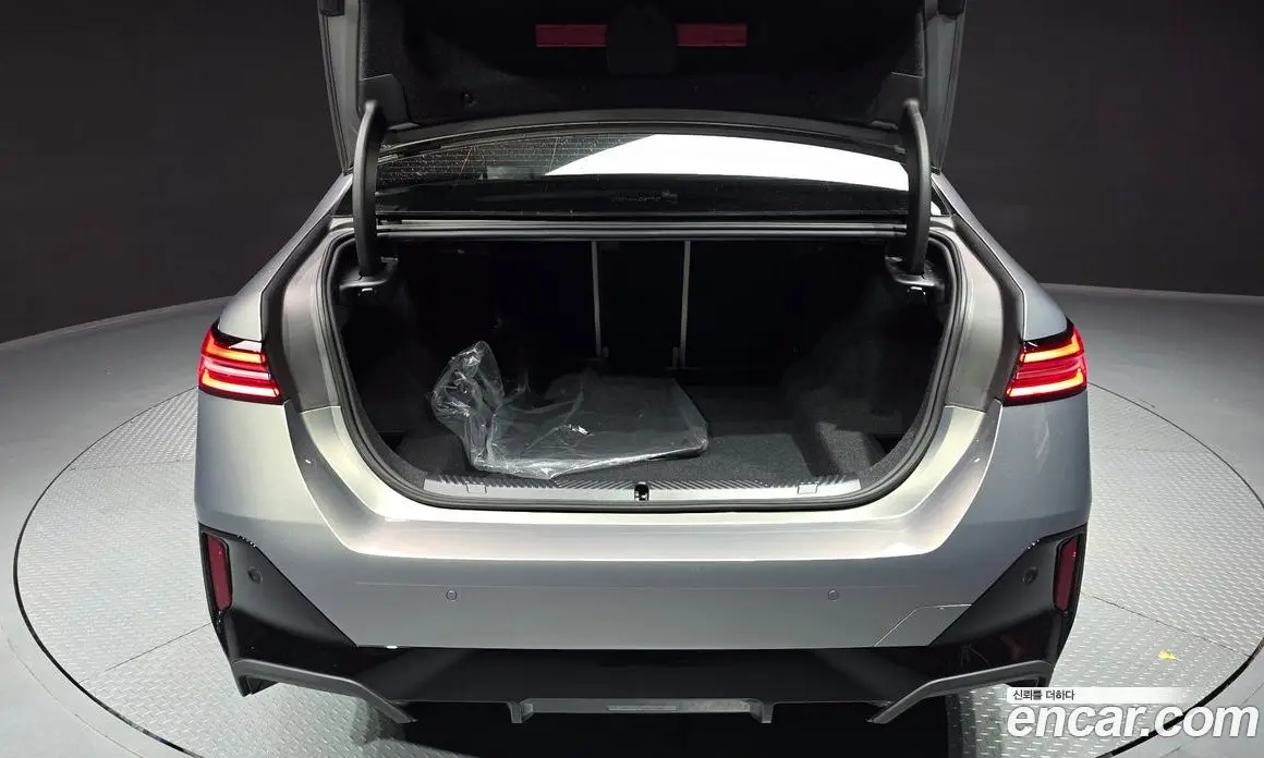 BMW 5 серия 2025 2.0 автомат (гидро), фото 20