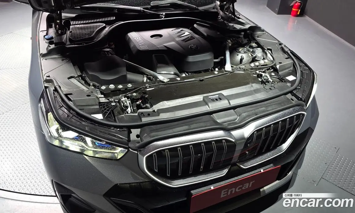 BMW 5 серия 2025 2.0 автомат (гидро), фото 6